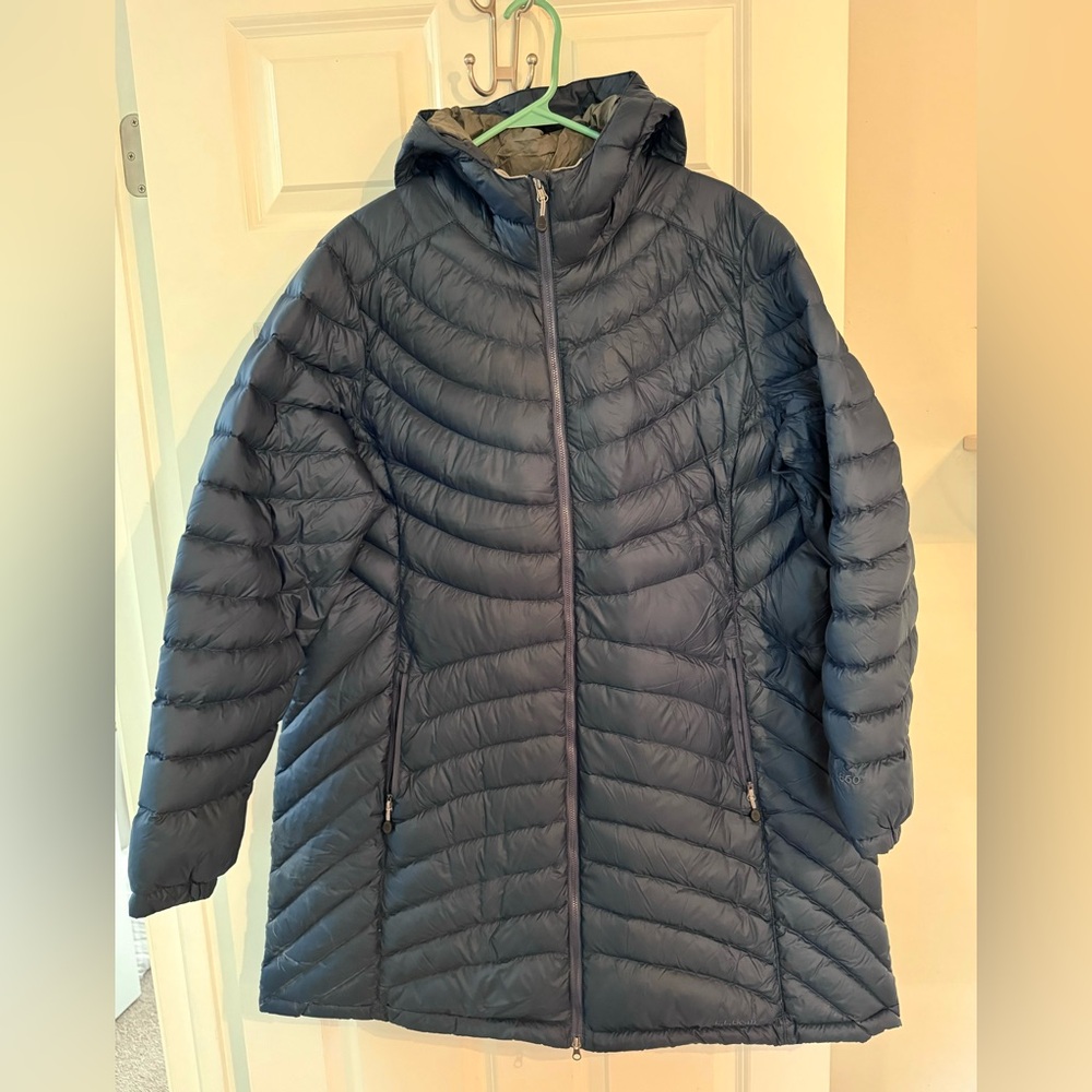 L.L.Bean Women’s Plus 2x Ultralight 850 Down Hooded Coat, Three-Quarter Blue